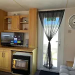 Baileys Caravan Sealands - Dog Friendly