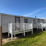 Sherwood 429 - Golden Palm - Sleeps 10 - 4 Bedrooms 2 Double Rooms, 2 Toilets, Wifi, Central Heating, Bed Linen - Meadow Lakes Caravan & Lodge Hire