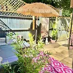 Little Buddha - 2 Beds, Hot Tub, Free Parking,