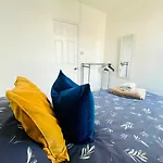 Four Bed Room House Near The Beach