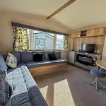 6 Berth Caravan With Decking At Felixstowe Beach Holiday Park Ref 55038Ow