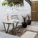The Courtyard Apartment With Parking