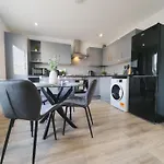 Contractor Stays - Fast Wifi, Free Parking