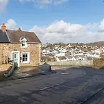 Hill Cottage - Spectacular Sea Views Parking