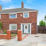 Spacious 3 Bedroom Home In Aintree