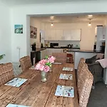 Amitie Guest House
