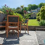 Stylish Coastal 3 Bed Haven - Close To Town