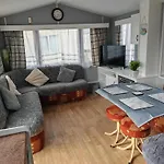 237 Sealands, 8 Birth Caravan