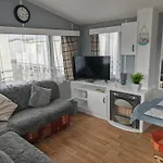 237 Sealands, 8 Birth Caravan