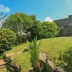 4 Lyndhurst