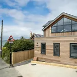 Rotherwood, Gurnard Seafront