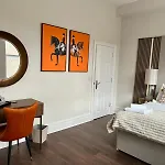 1 Bedroomed Apartment In Liverpool Sleeps 4