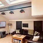 89A Church Street - Luxury Two Bed Apartment With Roof Terrace