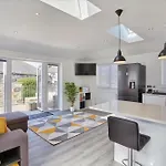 2022 Brand New Stylish Flat In Central Hayle