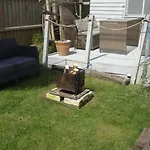 Isle Escape Retreat- Sleeps 4 Garden & Games Room