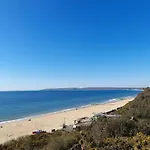 Chines Charm Stylish 3-Bedroom Bournemouth Beach Apartment