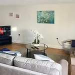 Cozy Flat In Brockenhurst With Parking