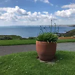 Lovely Light And Airy 2 Bed Apartment In Hope Cove, 2 Mins From Beach!