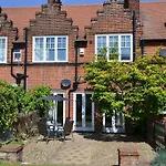Magnolia Lodge