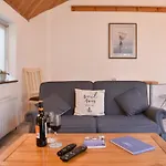 Ukc4173 The Cottage By The Sea Annexe
