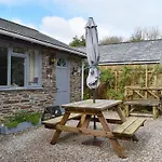 Garden Cottage - Uk30590