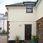 Island Quay 10