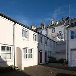 Sillwood Mews - With Free Parking