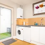 Sillwood Mews - With Free Parking