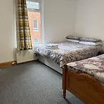Lovely 2 Bedroom House Close To City Centre