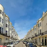 Garden Flat, 2 Mins Walk From Beach