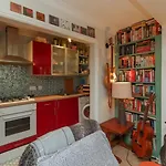 Garden Flat, 2 Mins Walk From Beach