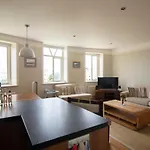 Charming Penthouse Georgian Flat With Sea Views