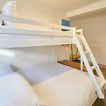 Host & Stay - Middle Cottage