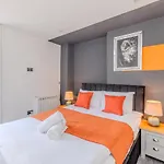 Amazing 3 Bedroom Flat Next To Brighton Beach