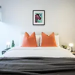 Charming 2 Bedroom Flat I Next To Brighton Station