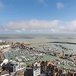 Charming Town House By The Seaside - Balcony, Self-Check-In, Fast Wifi And Smart Tvs By Yoko Property