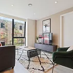 Stylish 2 Bedroom Apartment, Free Parking, L3 Area, Close To City Centre, Sleeps 4