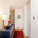 Joivy Spacious 2-Bedroom Ground Floor Flat