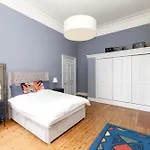 Joivy Spacious 2-Bedroom Ground Floor Flat