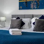 Cameron House - Air Host & Stay