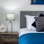 Cameron House - Air Host & Stay