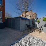 Stylish 3-Bed Home Near Lfc & Efc Stadiums