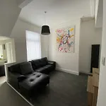 Apex Living Ne - Beachville House 4 Beds Free Parking