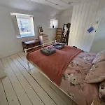 Alma Cottage - Cosy Romantic Retreat - Log Burner