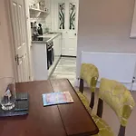 Lovely 1 Bed Flat In Victorian House 300M Seafront