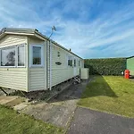 Great 6 Berth Caravan For Hire At Southview Holiday Park Ref 33006M