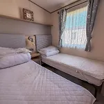 Beautiful 6 Berth Caravan With Full Sea Views For Hire In Suffolk Ref 68002Cr