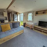 Brilliant 8 Berth Caravan At Southview Holiday Park In Skegness Ref 33050M