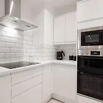 Brighton Apt - 2 Bedroom Free Wi-Fi & Parking