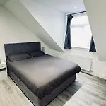 Flat 3 - 24 Cliff Road
